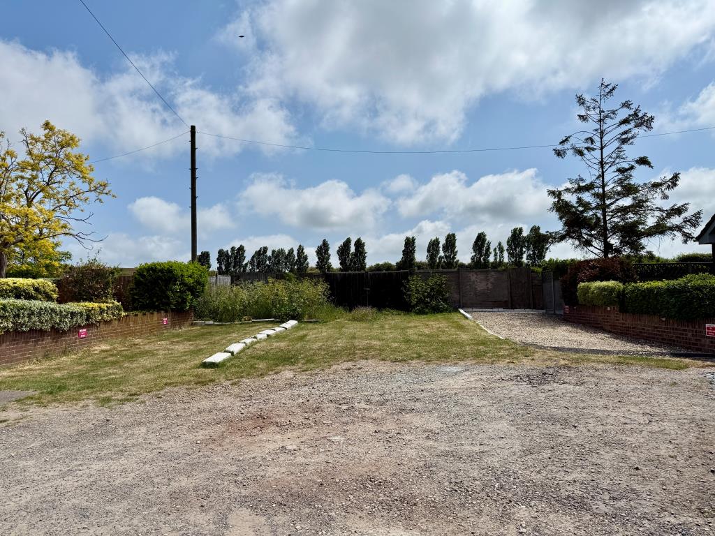 Lot: 35 - LAND WITH PLANNING FOR THIRTEEN HOUSES AND THREE BUNGALOWS - Site Access
